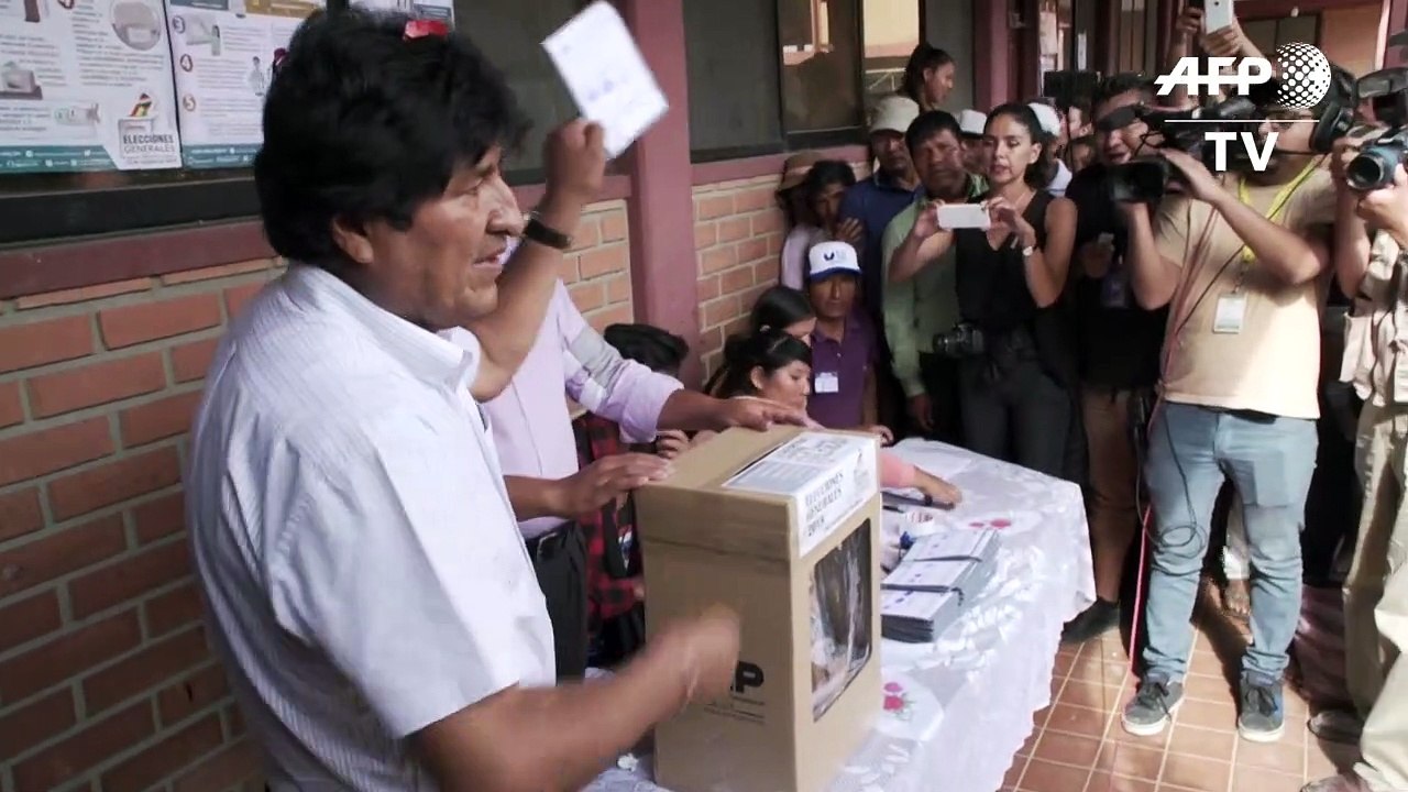 Evo Morales encabeza elecciones en Bolivia pero irá a una histórica segunda vuelta