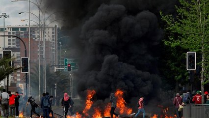 Riots in Chile leave at least seven dead as government extends state of emergency