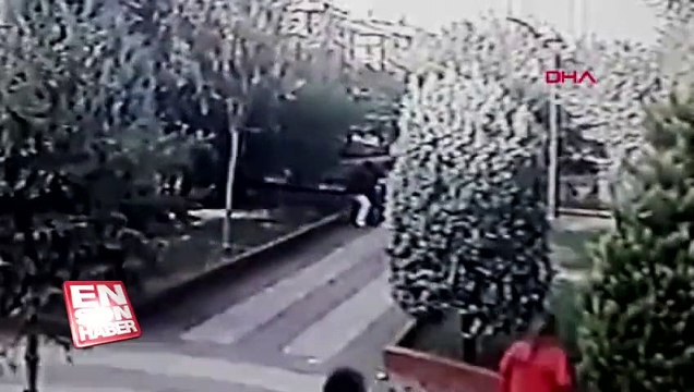 Küçükçekmece'de pitbull cinsi köpek parkta oynayan çocuğa saldırdı