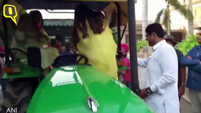 JJP's Dushyant Chautala Arrives at Polling Booth With Family on a Tractor