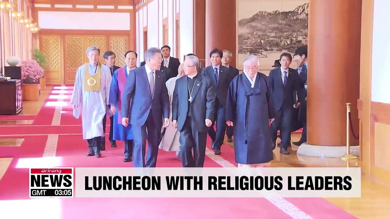 President Moon holds luncheon at Blue House with heads of religious groups
