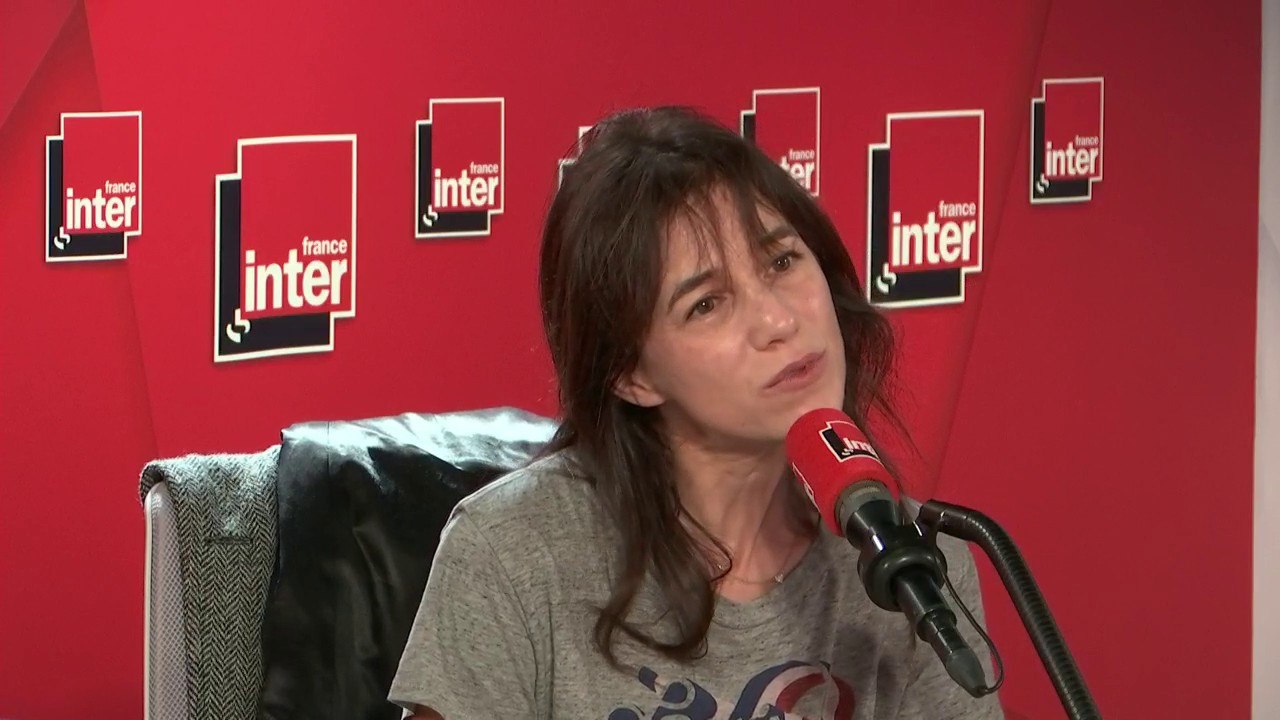 Charlotte Gainsbourg à propos d'Yvan Attal : "Il a un regard sur lui même qui me touche beaucoup. Il a mis nos vrais enfants, je trouve ça très émouvant. Ça commence très drôle, ça finit très touchant."