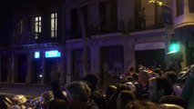 Concentrados en Barcelona tiran basura a la Delegación del Gobierno