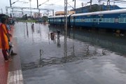 Kerala rain: trains are delaying due to heavy rain | Oneindia Malayalam