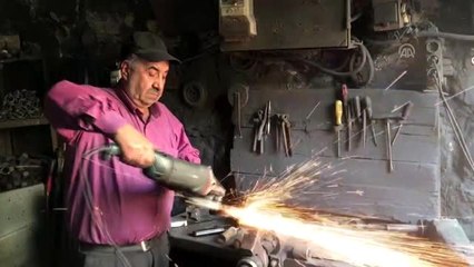 Yarım asırdır demir döverek mesleğini yaşatıyor
