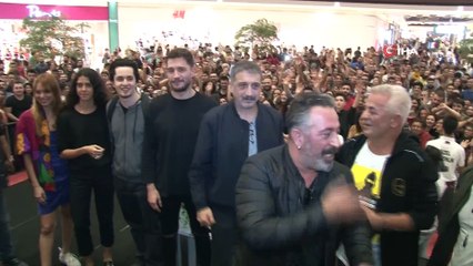 İzmir'de Cem Yılmaz'lı 'Karakomik Filmler' galası