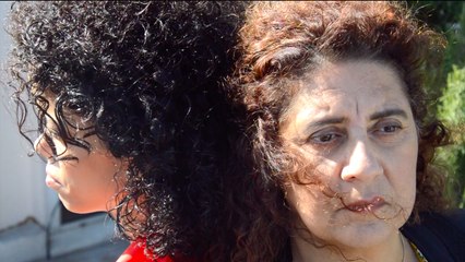 JE SUIS (PRESQUE) SA MERE