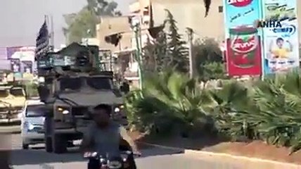 سوريون يقذفون القوات الأمريكية المنسحبة من البلاد بالحجارة