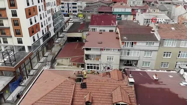 Sultangazi'de dubleks dairenin çatısında korkutan yangın