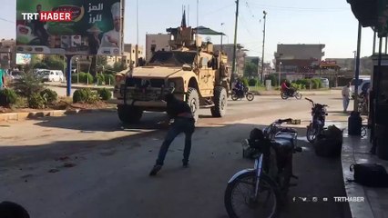 Suriye halkından ABD askerlerine taş ve çürük meyveyle veda
