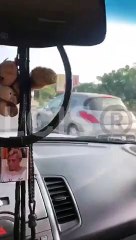 Il s'est presque fait écrasé la tête