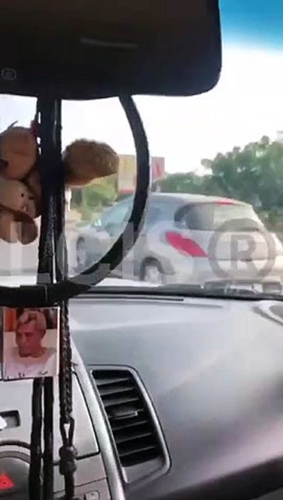 Il s'est presque fait écrasé la tête