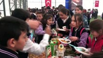 Minik öğrenciler Mehmetçik Vakfı için kermes düzenledi