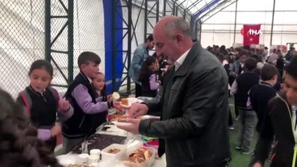 Minik öğrenciler Mehmetçik Vakfı için kermes düzenledi