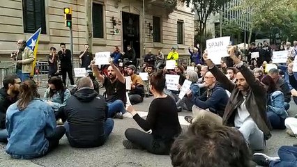 Protesta contra Pedro Sánchez al carrer Mallorca