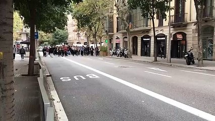 Columna estudiantil corta la calle Roger de Llúria en Barcelona
