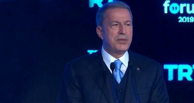 TRT Worl Forum'da konuşan Akar, akıcı İngilizcesiyle dikkat çekti