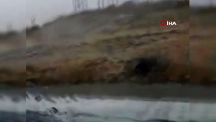 Ahlat’ta dolu yağışı etkili oldu, yoldaki sürücüler zor anlar yaşadı