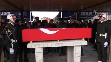 Şehit asker son yolculuğuna uğurlandı