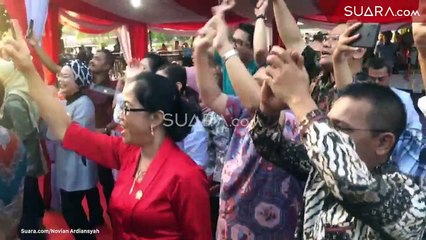 Goyang Manja Puan Maharani saat Nyanyi Lagu Syantik di Depan TNI-Polri