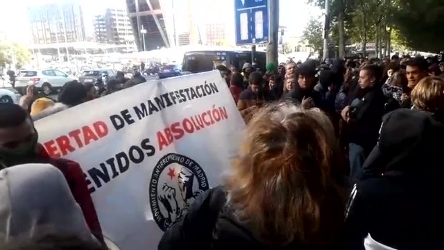 Concentración en Plaza de Castilla en apoyo a los detenidos en Sol