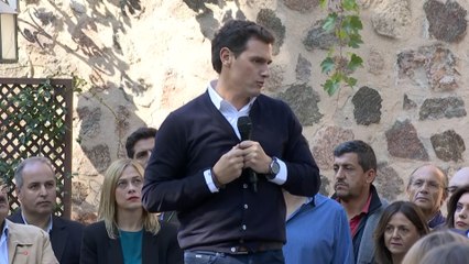 Rivera pide "bajar el volumen" al independentismo