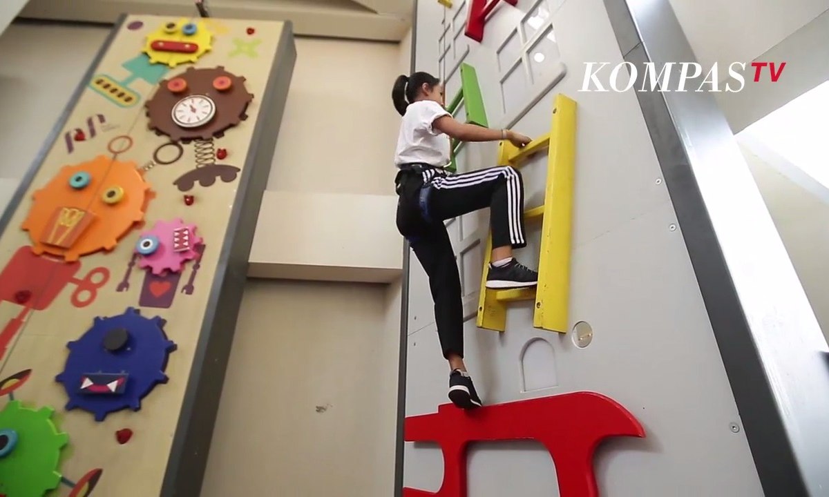 Wall Climbing Sambil Foto Yang Menyenangkan di Bremgra Indoor Climbing Gym – FOLLOW ME