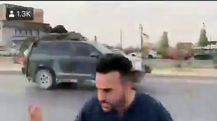 Kamışlıdan çekilip Irak Bölgesel Kürt Yönetiminin Erbil şehrine gelen ABD araçları, bölgedeki Kürt halkı tarafından taşlandı
