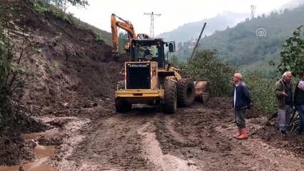 Giresun'daki şiddetli yağış - Yol açma çalışmaları