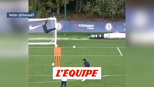 La drôle de méthode de Marcos Alonso pour tirer les coups francs - Foot - WTF