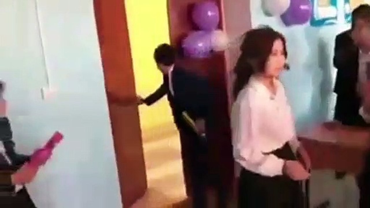 Un ado fête dignement un anniversaire surprise !