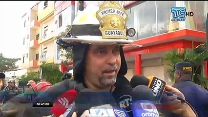 Detalles de incendio en una bodega de plástico en el centro Guayaquil