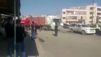 YPG/PKK sempatizanları Suriye'nin kuzeyinden çekilen ABD güçlerini protesto etti