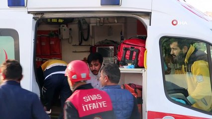 - Sivas’ta trafik kazası: 1’i ağır 4 yaralı- Sivas’ta otomobil ile pikapın çarpışması sonucu meydana gelen kazada 1’i ağır 4 kişi yaralandı
