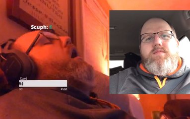 Este 'gamer' se queda dormido mientras juega en 'streaming' y se vuelve viral