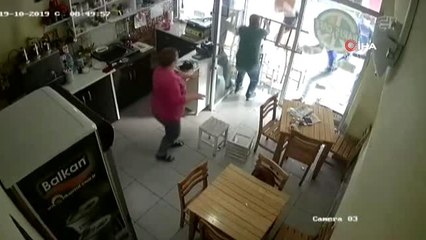 İzmir'de dehşet anları: Karı-kocanın iş yerine böyle saldırdılar