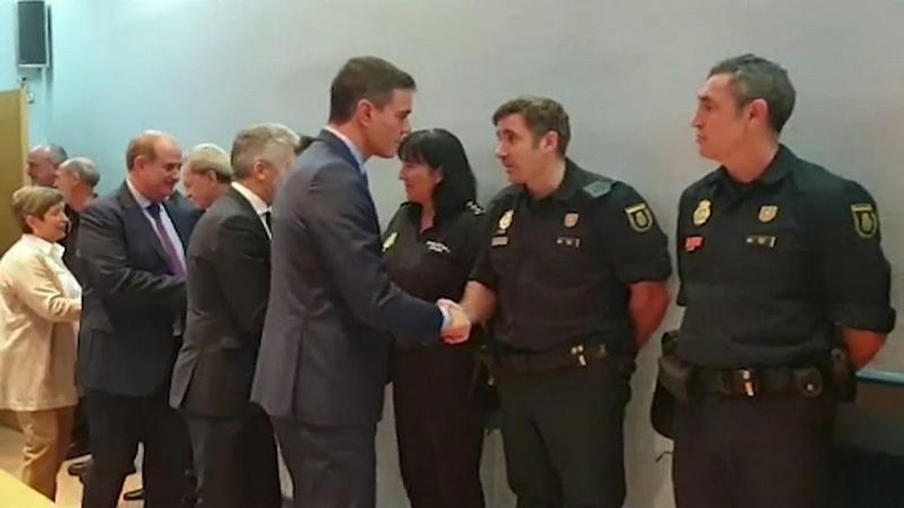 Sánchez dankt Polizisten und wird ausgebuht