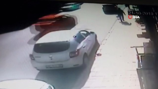 Üvey kardeşini berber koltuğunda vurup, böyle kaçtı