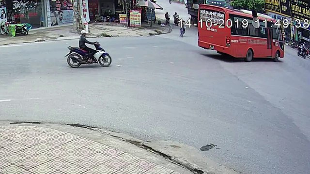 Bicycle Rides into Trucks Blindspot