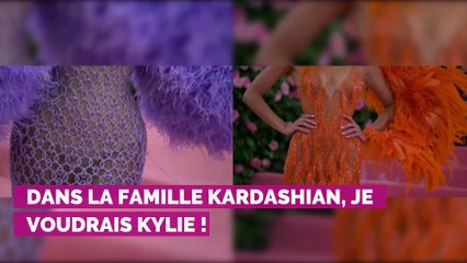 PHOTOS. Kylie Jenner toujours plus sexy : en string bikini à la piscine avec sa BBF