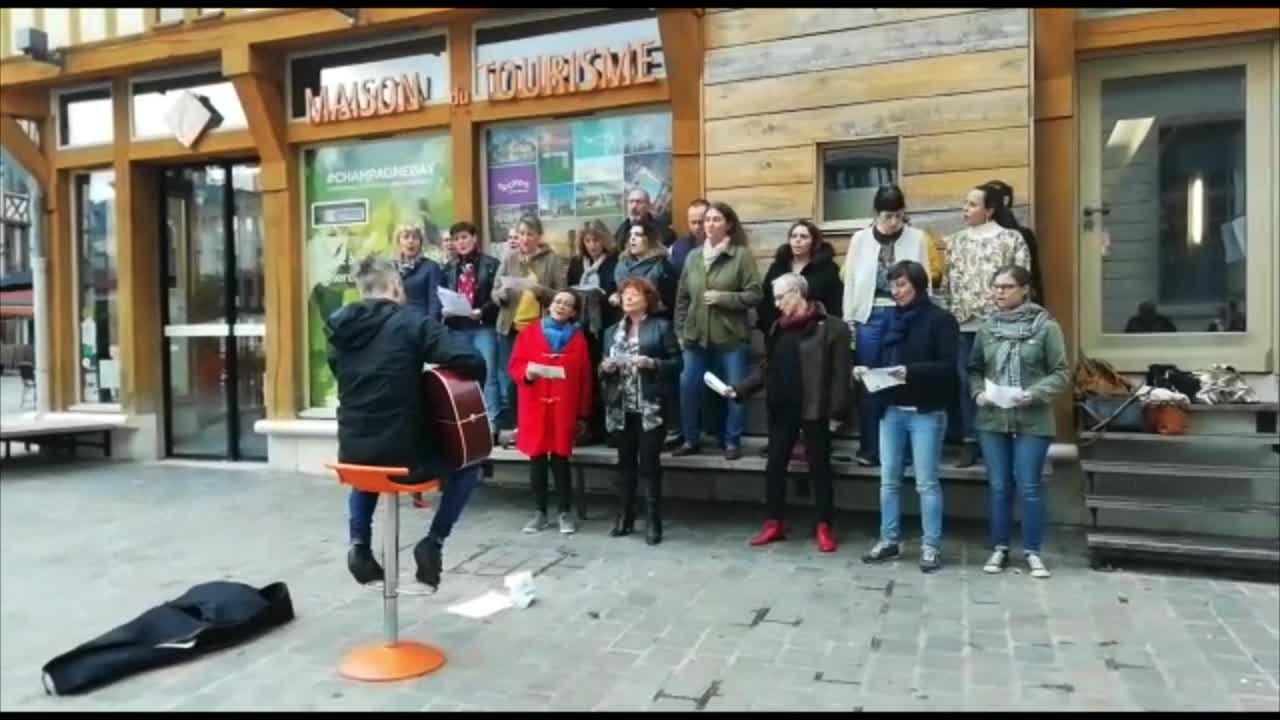 La chorale des commerçants en répétition avant leur représentation lundi soir et mercredi soir