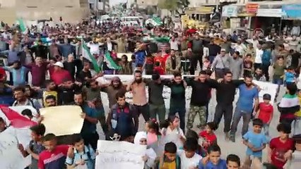 Download Video: Münbiç'te yaşayanlar Esed rejimini protesto etti - CERABLUS