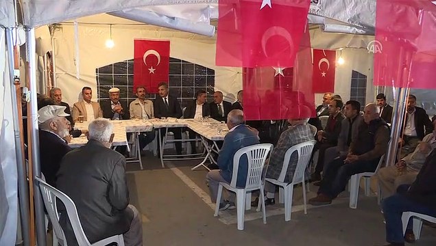 Kaldırıldığı hastanede şehit olan Piyade Uzman Onbaşı Umut Coşkun'un babaevine Türk bayrakları asıldı - ANKARA