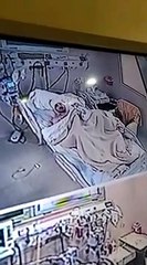 Mulher apanhada a fazer uma chamada para brochelas no hospital!