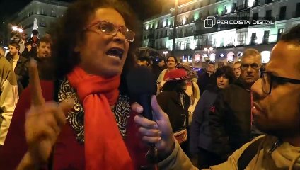 Manifestación de comunistas en Sol apoyando al régimen chavista