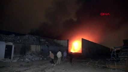 Plastik ve geri dönüşüm fabrikasında yangın