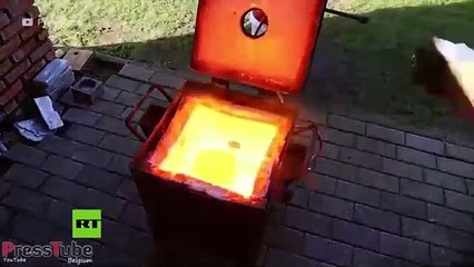Mira lo que pasa cuando viertes lava hirviendo sobre hielo seco