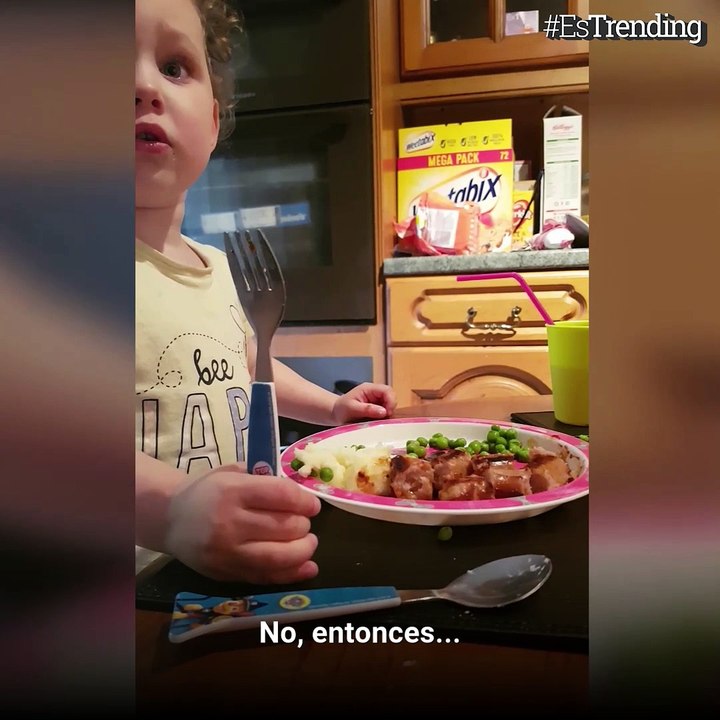 Esta adorable niña se negó a comer salchichas al saber cómo se hacen