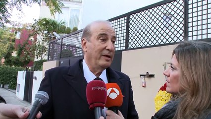 La familia Franco sale de casa en dirección al Valle de los Caídos