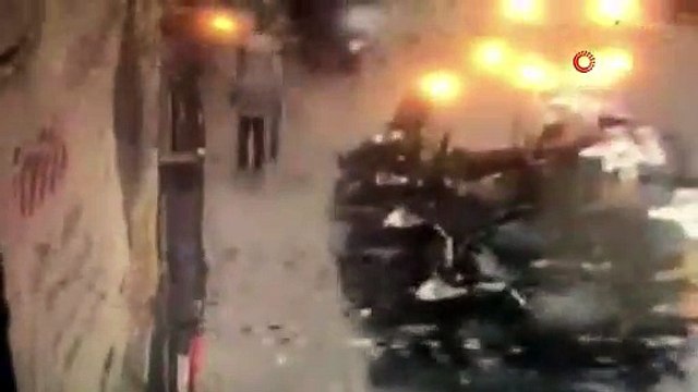 11 yaşındaki çocuk Türk bayrağını yerde bırakmadı